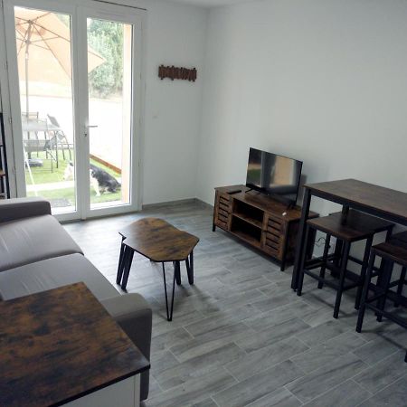 Offrez-Vous Un Sejour Dans Notre Studio T1 Bis A Entressen Une Grande Piscine Pour Se Rafraichir ,Un Espace De Jeux Pour Enfants Pour Des Heures De Divertissement Un Terrain De Petanque Pour Des Parties Endiablees 外观 照片