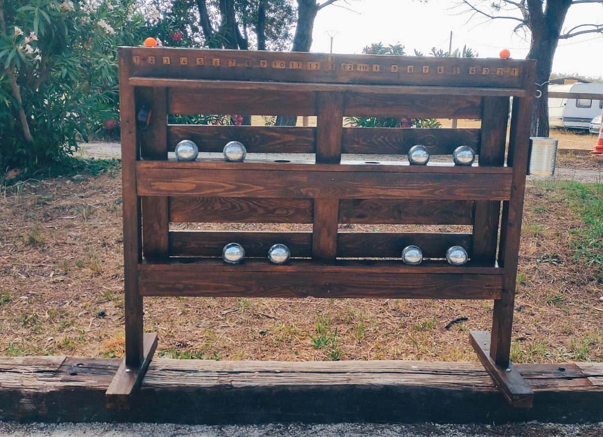 Offrez-Vous Un Sejour Dans Notre Studio T1 Bis A Entressen Une Grande Piscine Pour Se Rafraichir ,Un Espace De Jeux Pour Enfants Pour Des Heures De Divertissement Un Terrain De Petanque Pour Des Parties Endiablees 外观 照片