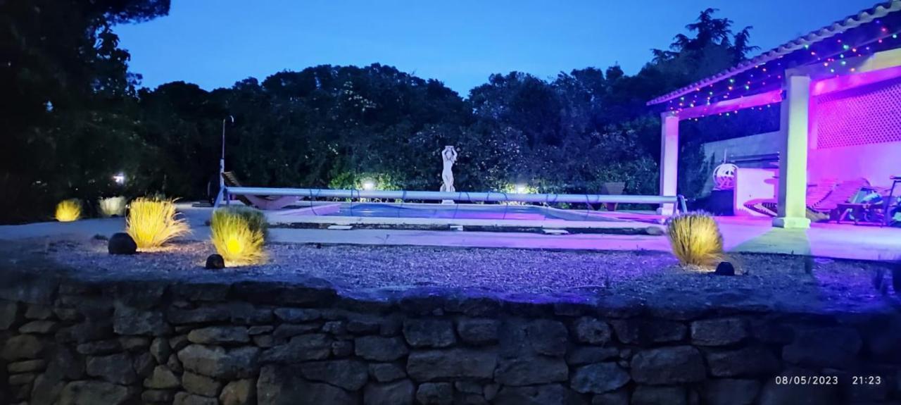 Offrez-Vous Un Sejour Dans Notre Studio T1 Bis A Entressen Une Grande Piscine Pour Se Rafraichir ,Un Espace De Jeux Pour Enfants Pour Des Heures De Divertissement Un Terrain De Petanque Pour Des Parties Endiablees 外观 照片